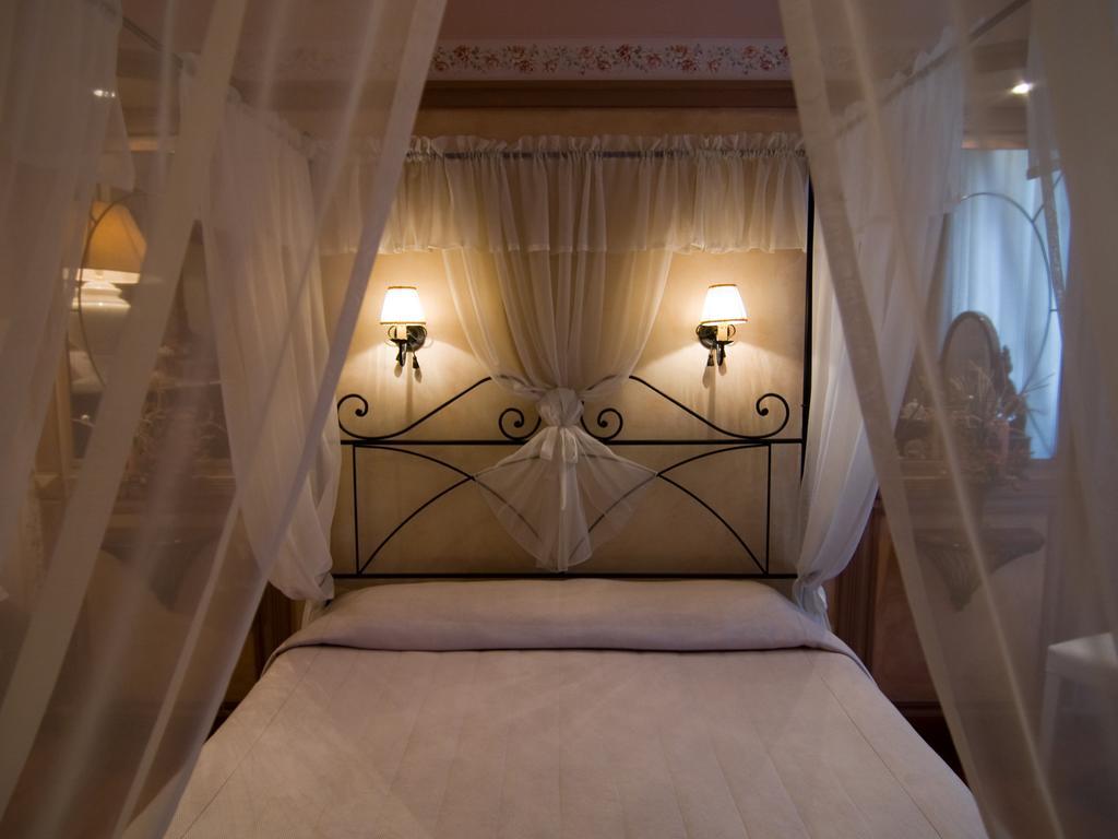 Les Suites 3* Rom