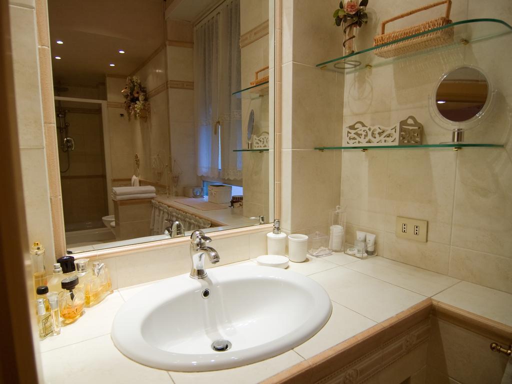 Les Suites Rom