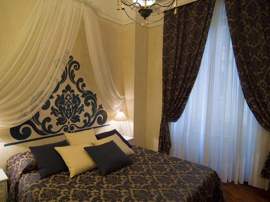 Les Suites Rom